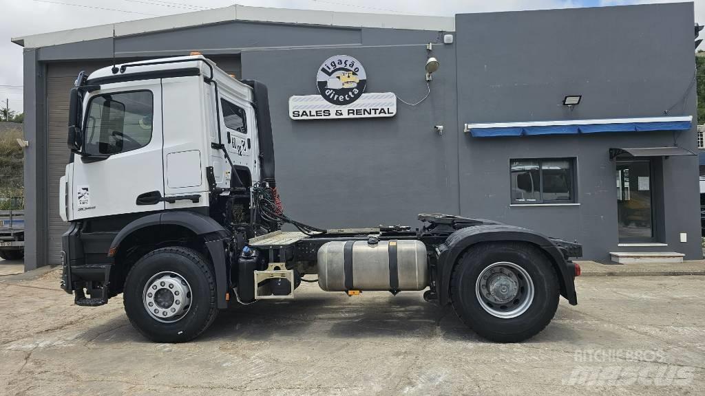 Mercedes-Benz 2045 牵引车