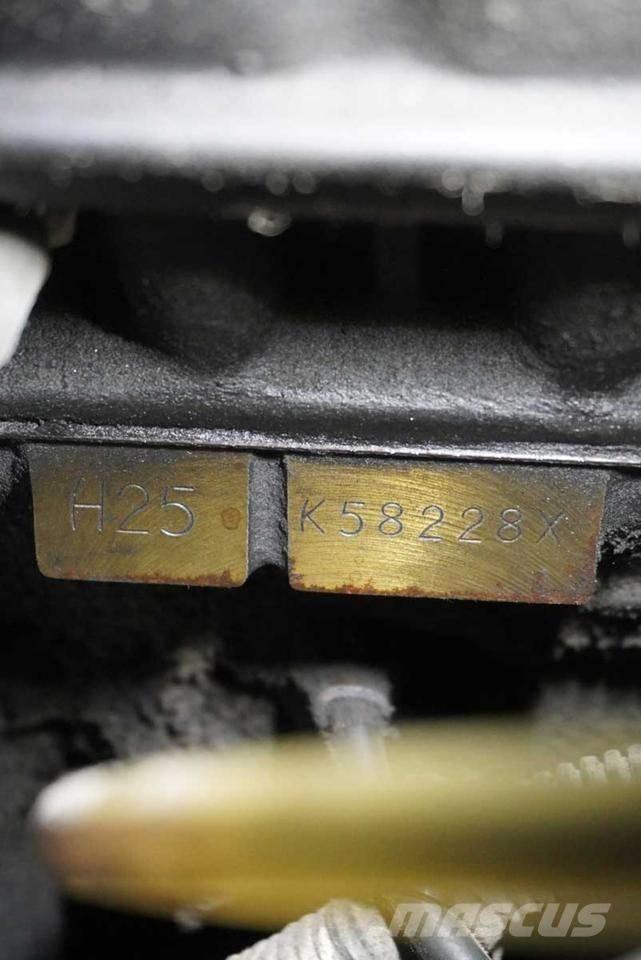 Nissan UGD02 A 32 PQ 天然气叉车