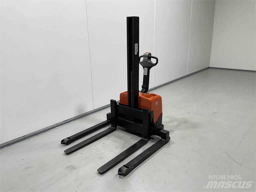 Toyota HWE100 行走式堆垛机