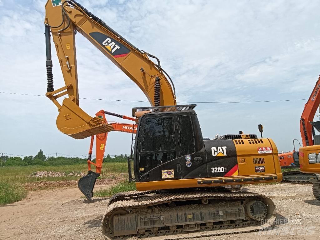 CAT 320D2 中型挖掘机