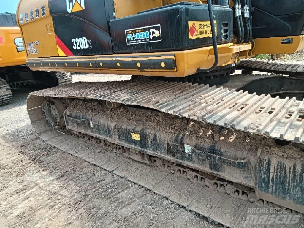 CAT 320D2 中型挖掘机