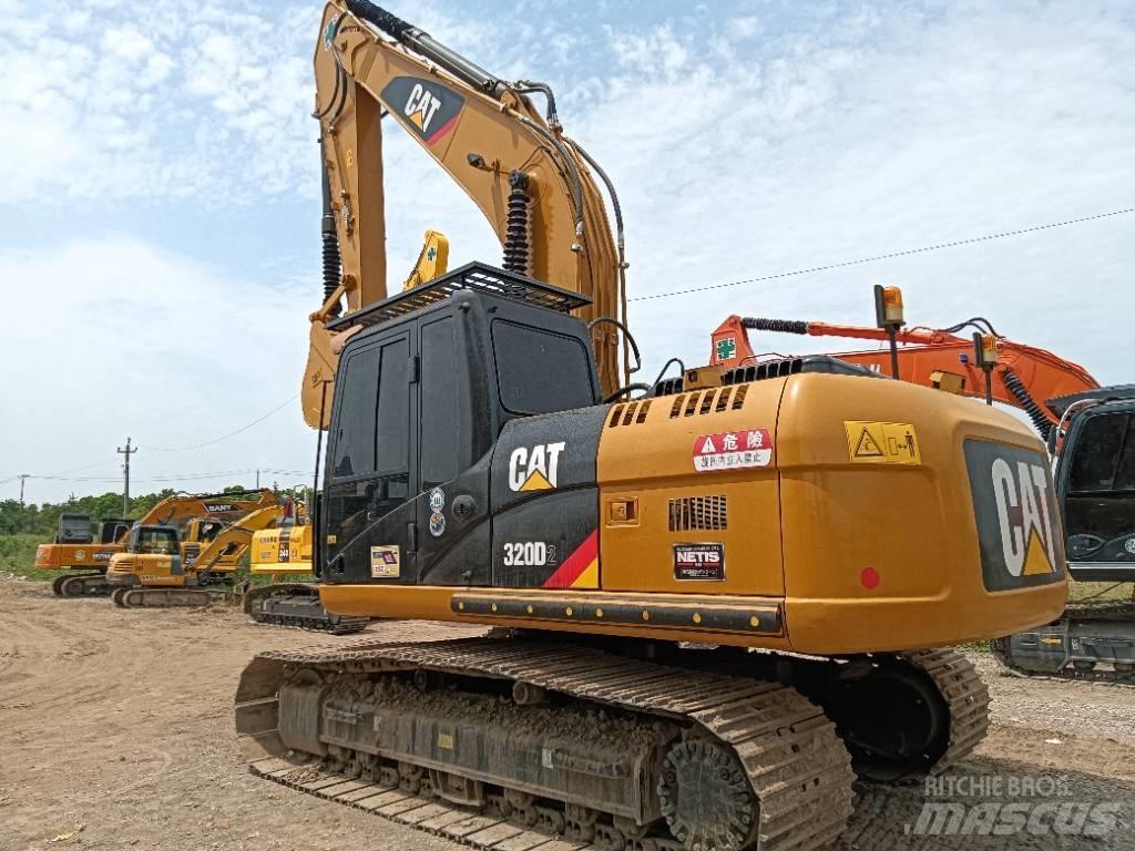 CAT 320D2 中型挖掘机