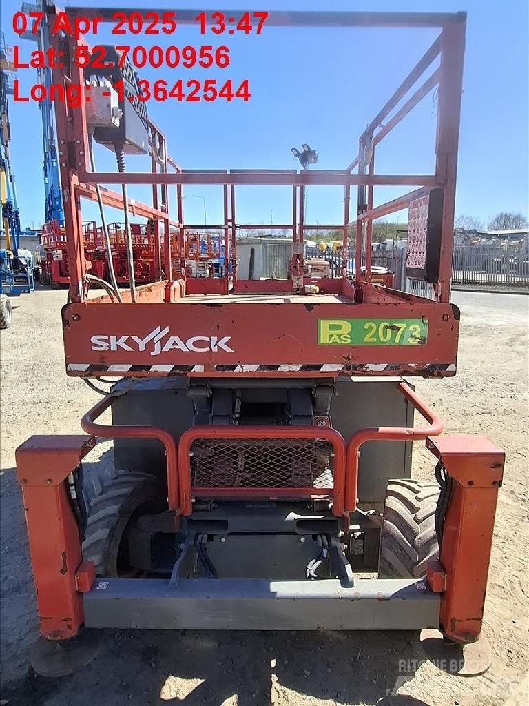 SkyJack SJ 6832 RT 剪叉式升降机