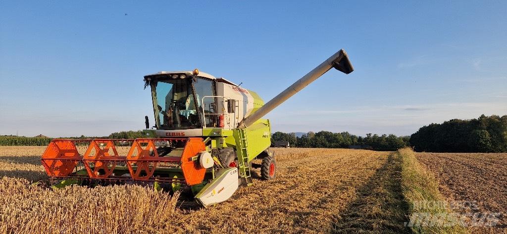CLAAS Avero 240 联合收割机