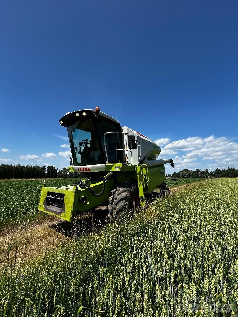 CLAAS Avero 240 联合收割机