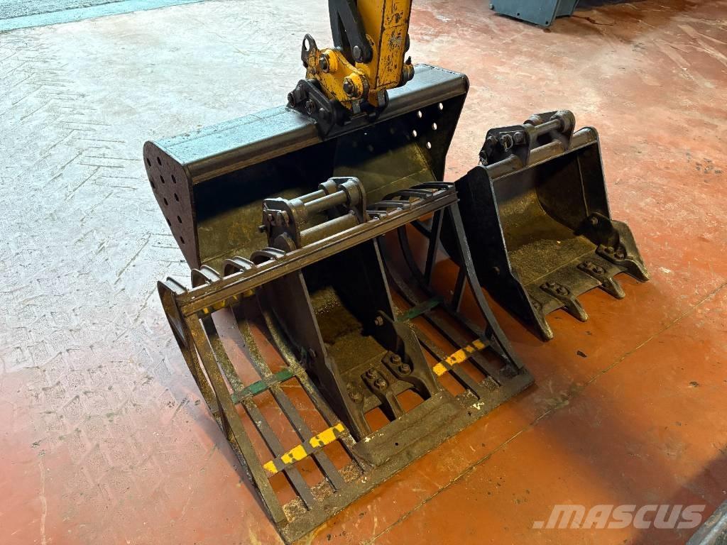 JCB 8024 小型挖掘机