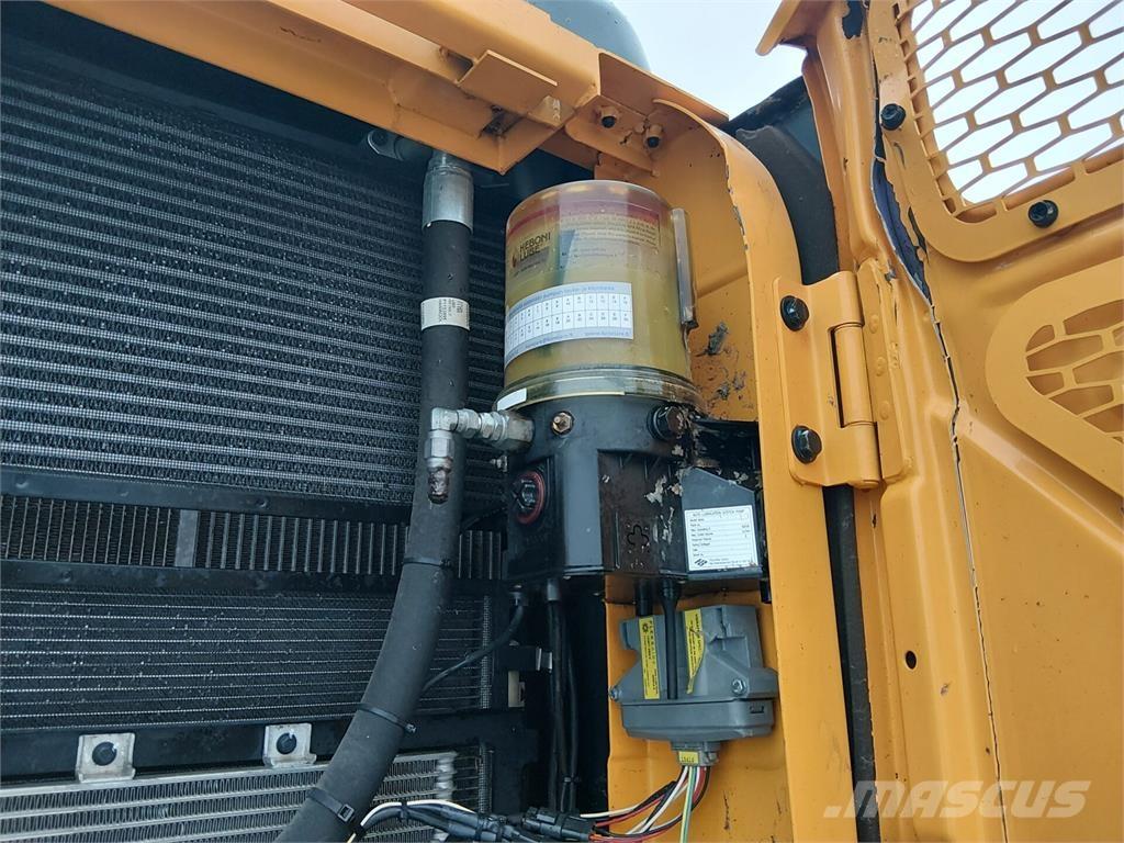 Hyundai HX160L 履带挖掘机