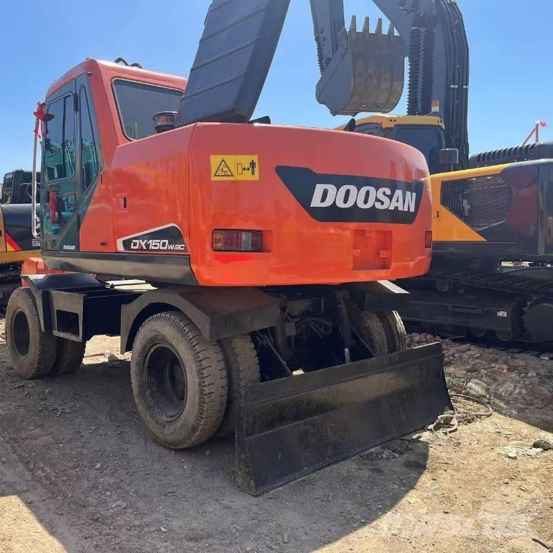 Doosan DX150w 轮式挖掘机