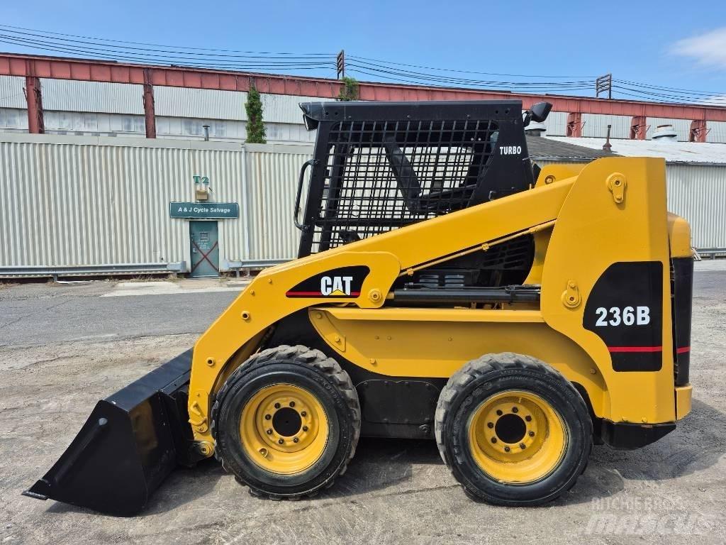 CAT 236 B 滑移装载机