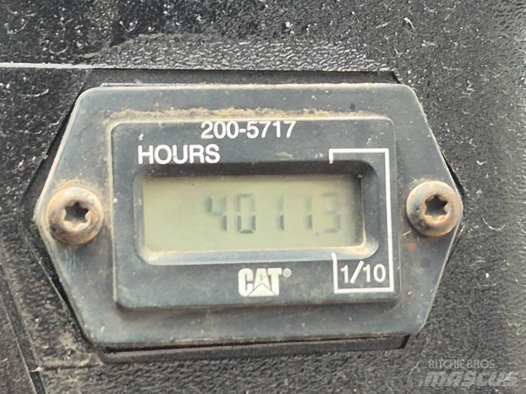 CAT 236 B 滑移装载机