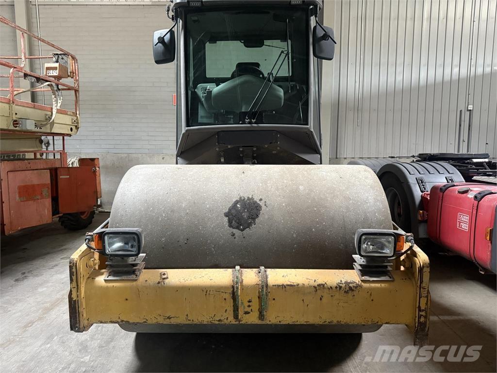 Volvo SD77 单轮压路机