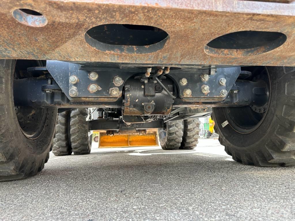 Komatsu PW160-11 轮式挖掘机