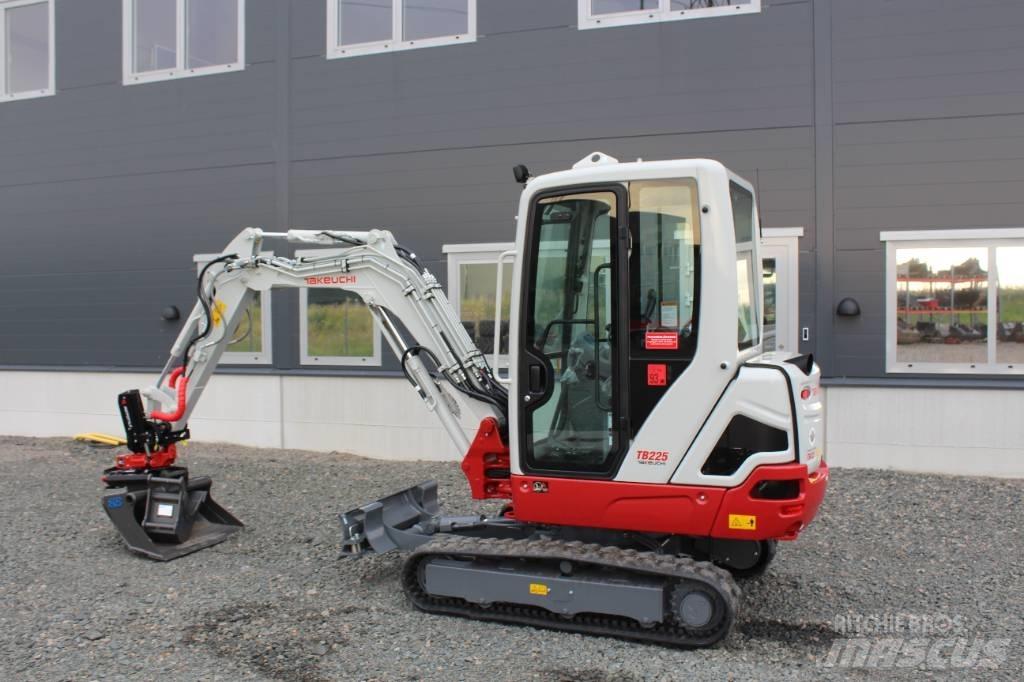 Takeuchi TB 225 小型挖掘机