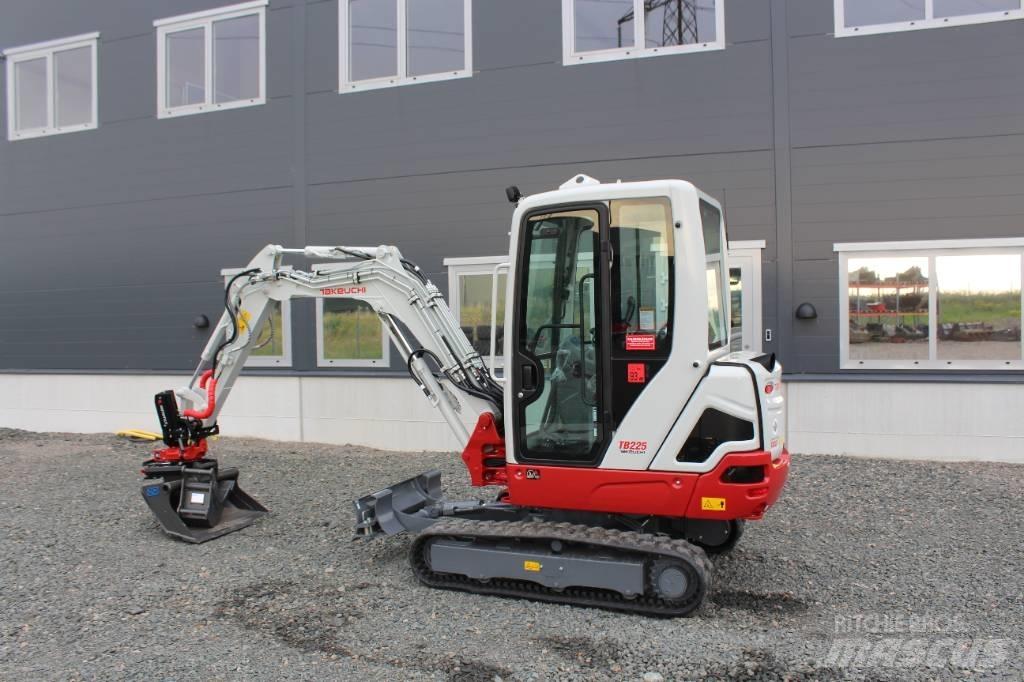 Takeuchi TB 225 小型挖掘机