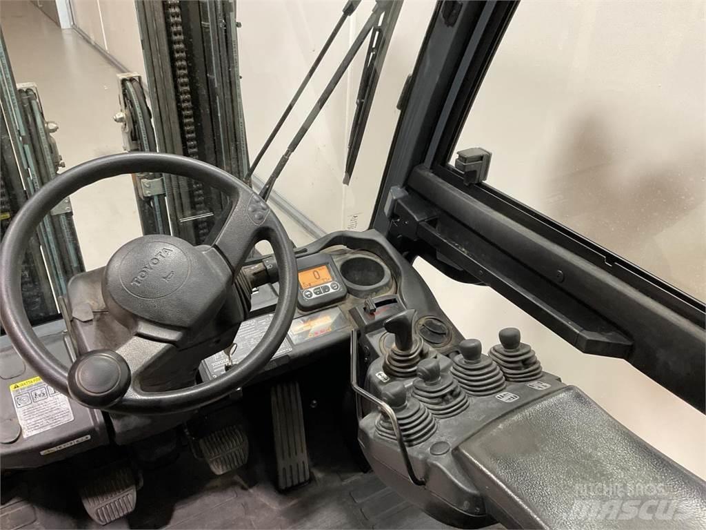 Toyota 52-8FDF30 柴油叉车