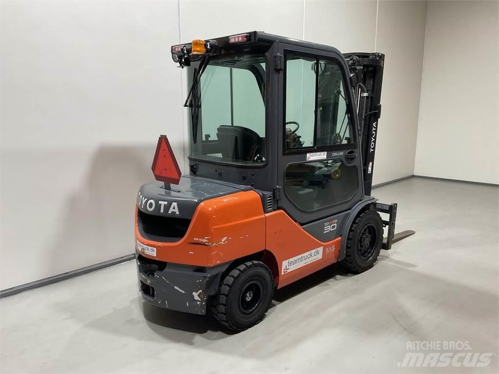 Toyota 52-8FDF30 柴油叉车