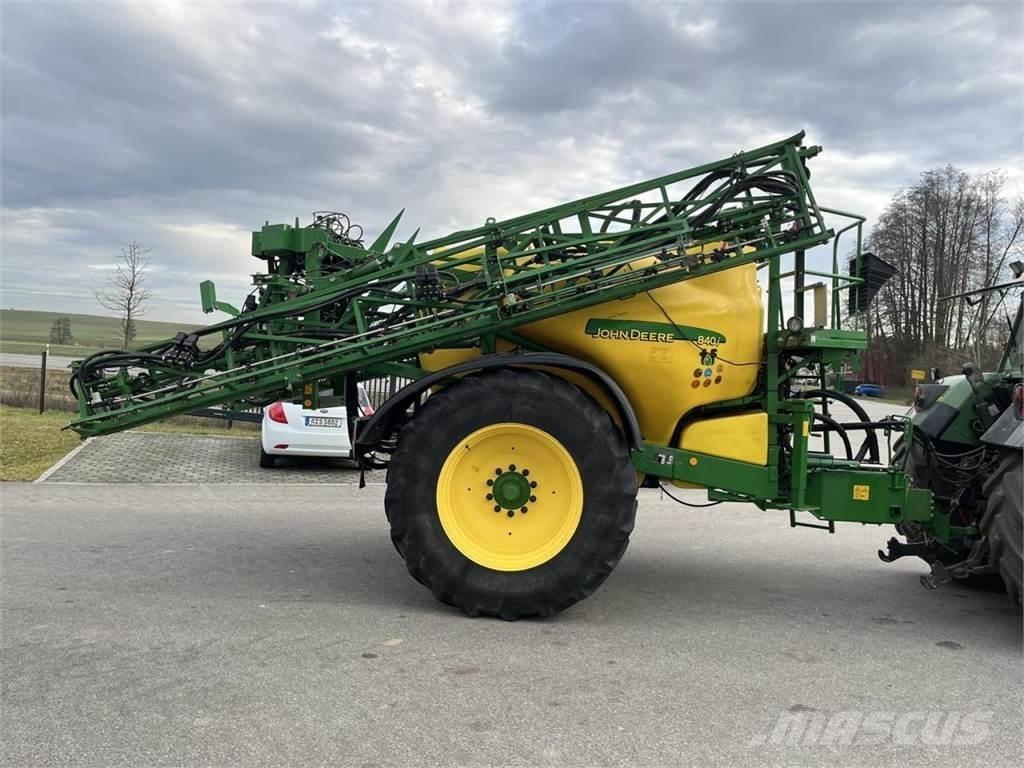 John Deere 840 TF 牵引式喷雾机