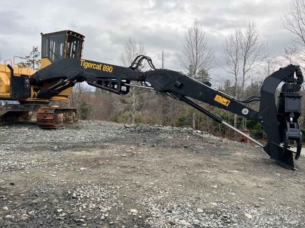 Tigercat 890 筑床机