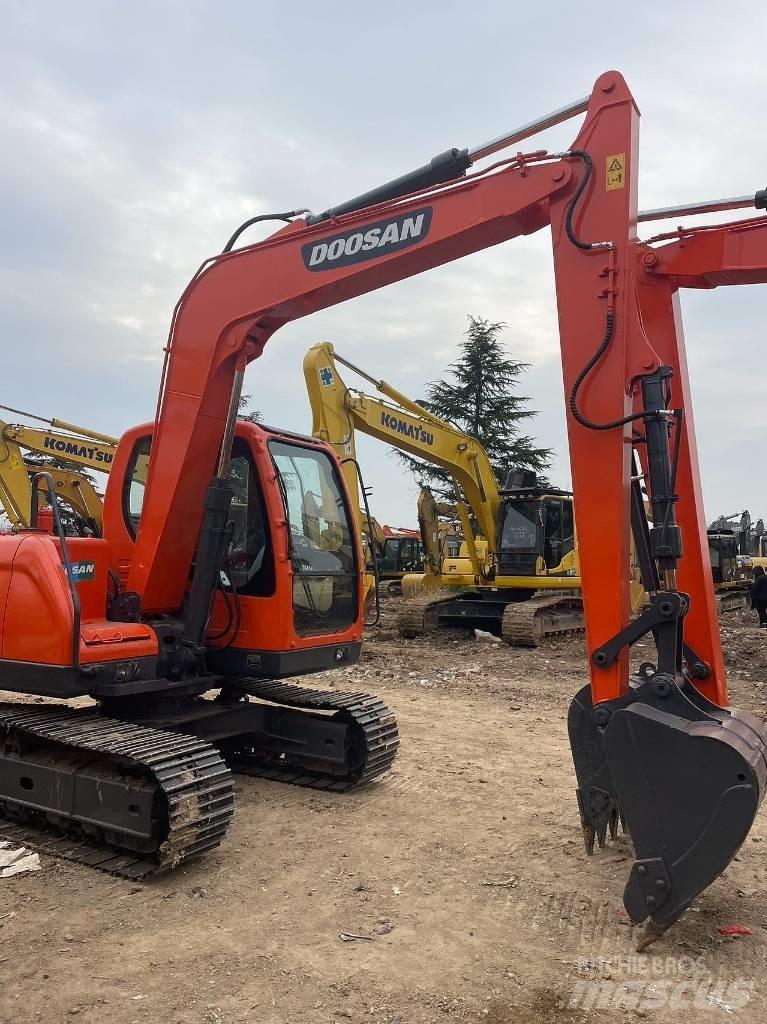 Doosan DX80 中型挖掘机