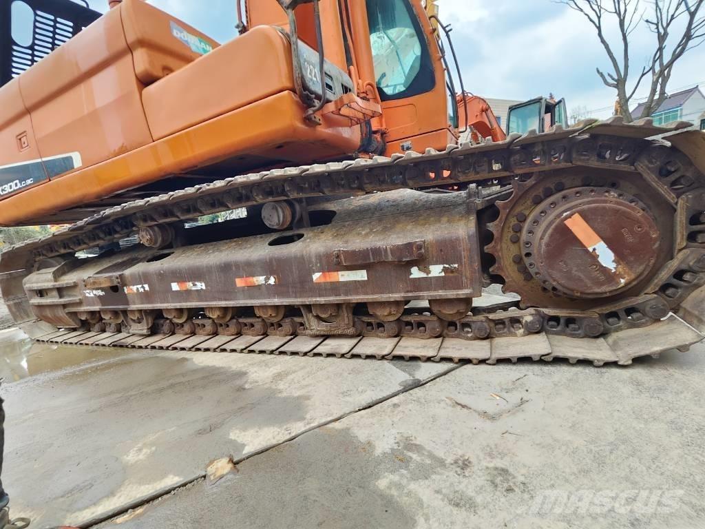 Doosan DX 300 LC 履带挖掘机