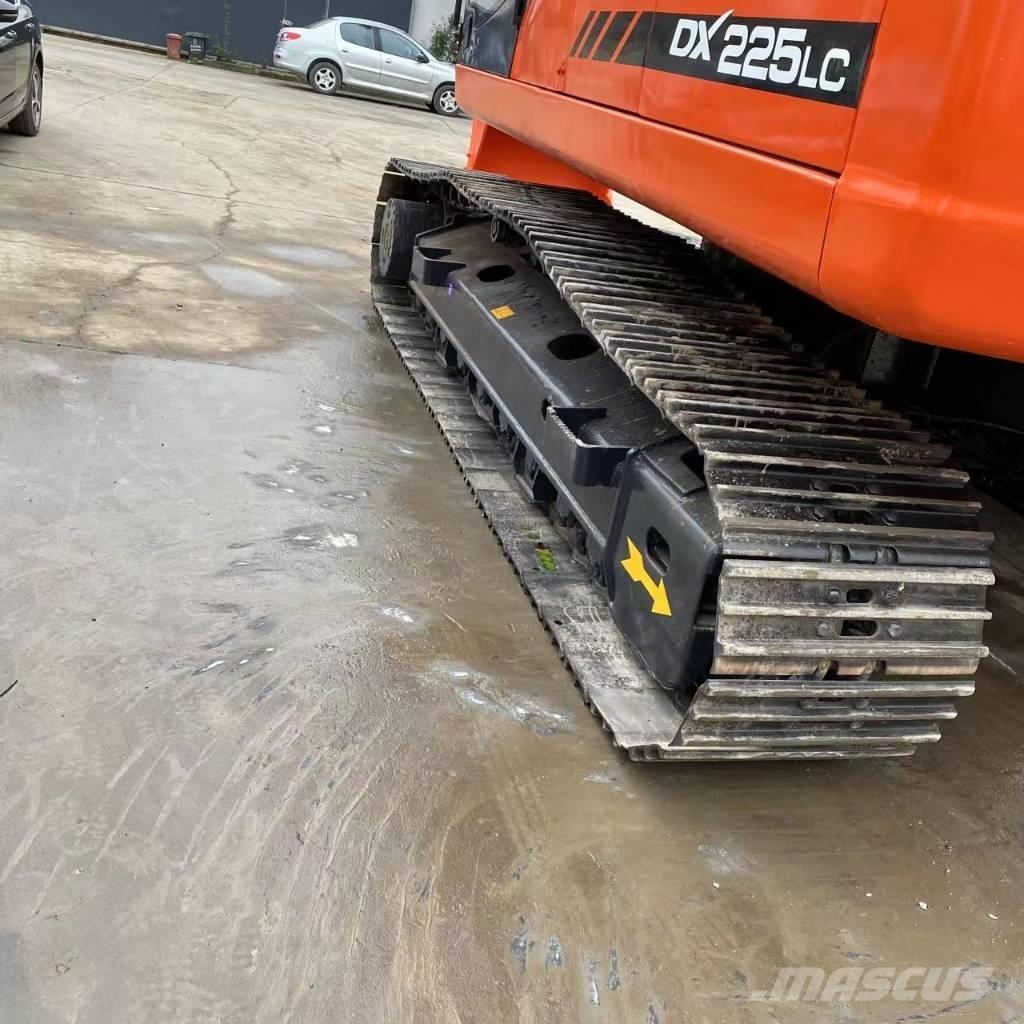 Doosan DX 225 LC 履带挖掘机