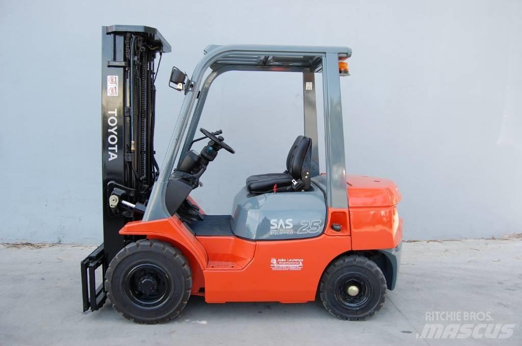 Toyota 7 FD 25 柴油叉车