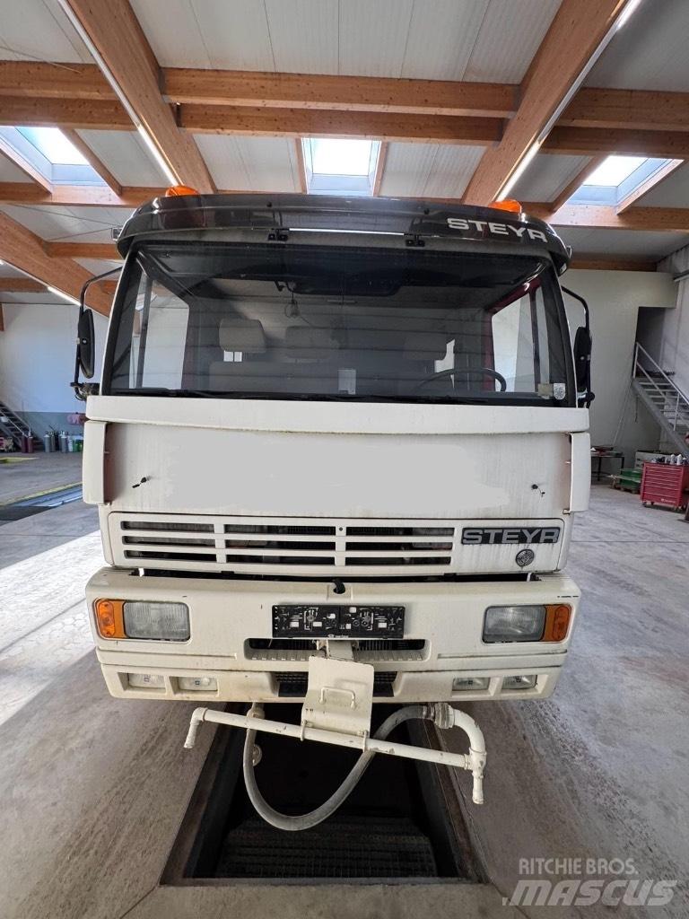 Steyr 13S21 消防车