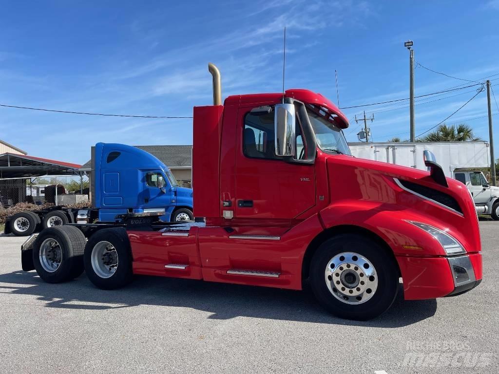 Volvo VNL64T300 牵引车