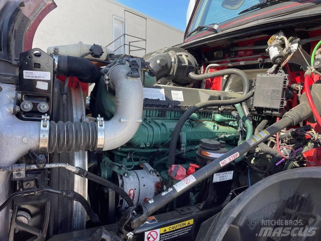 Volvo VNL64T300 牵引车