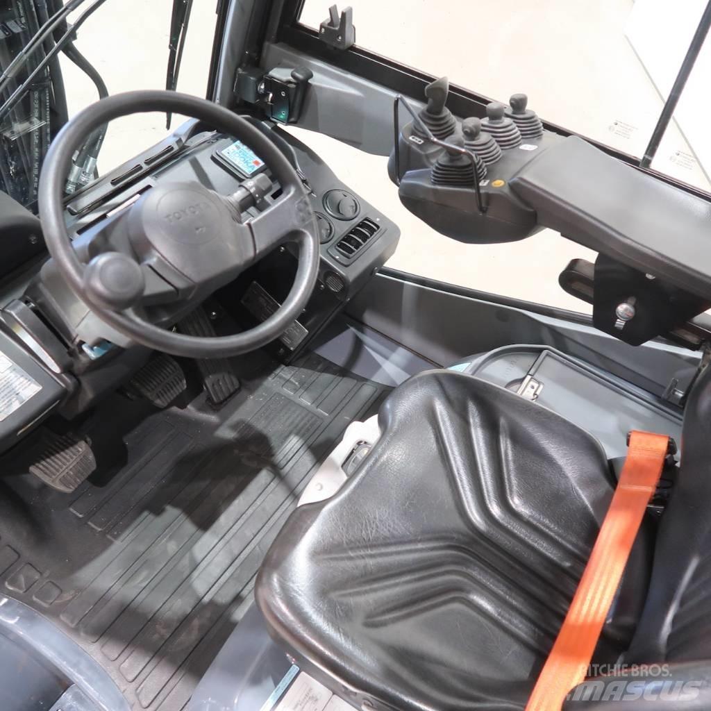 Toyota 02-8FGJF35 天然气叉车