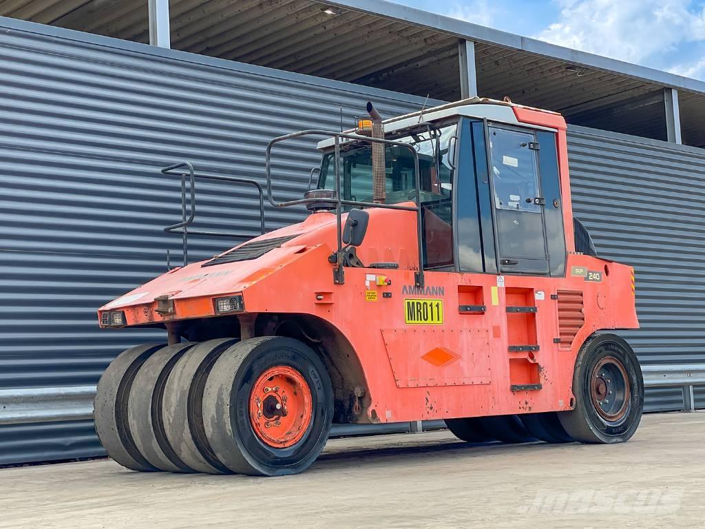 Ammann AP 240 胶轮压路机