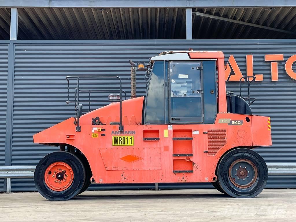 Ammann AP 240 胶轮压路机