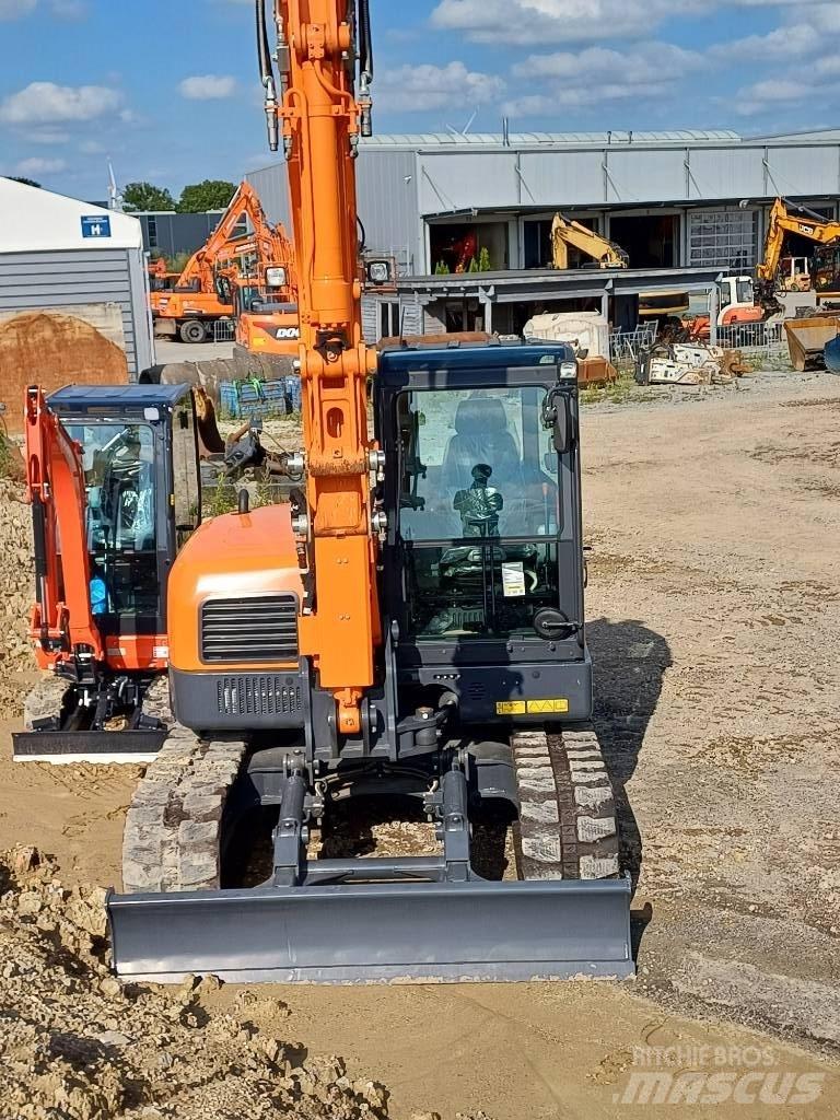 Doosan DX 85 R-3 中型挖掘机