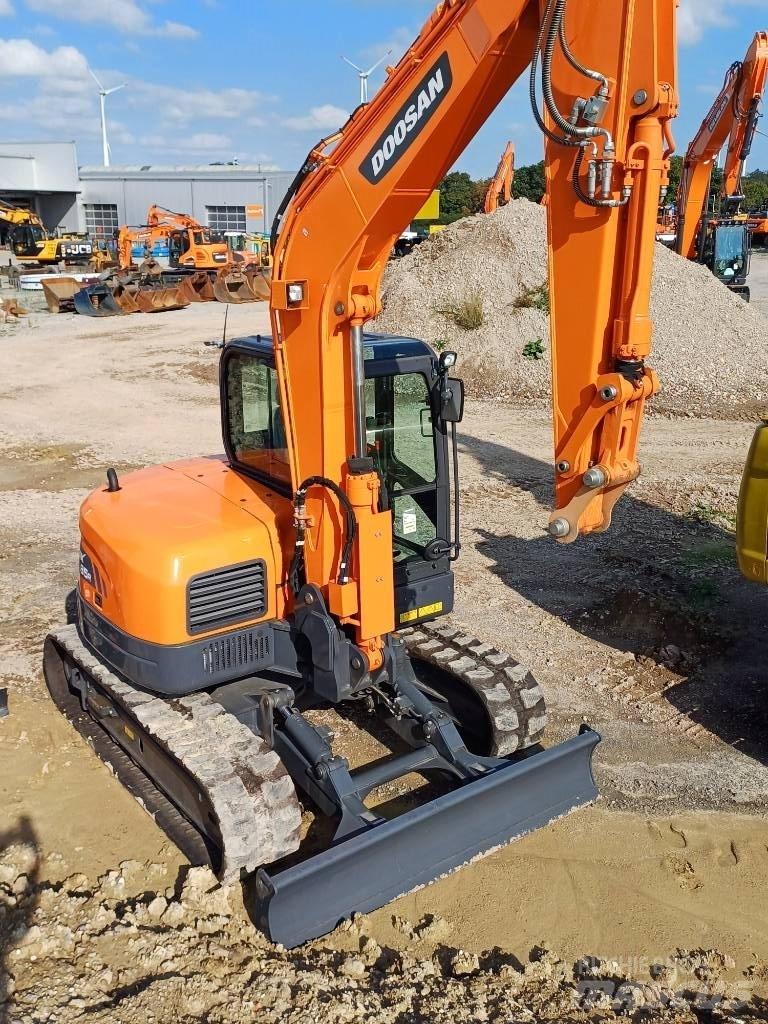 Doosan DX 85 R-3 中型挖掘机