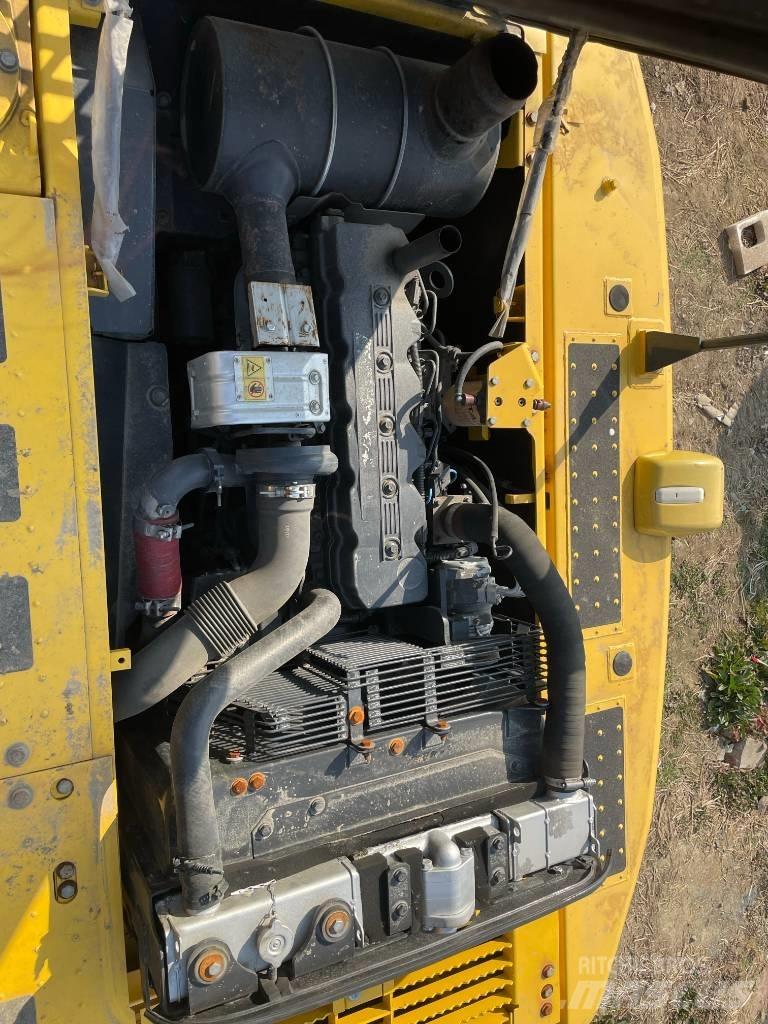 Komatsu 210 履带挖掘机