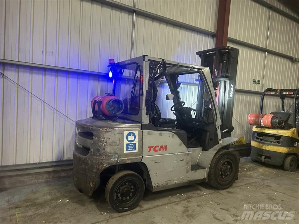 TCM J1F4A40LQ 天然气叉车