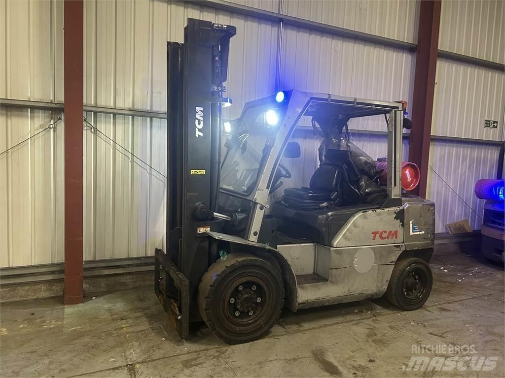 TCM J1F4A40LQ 天然气叉车