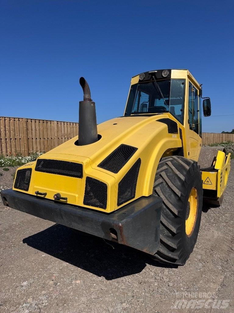 Bomag BW 213 D H-4 单轮压路机