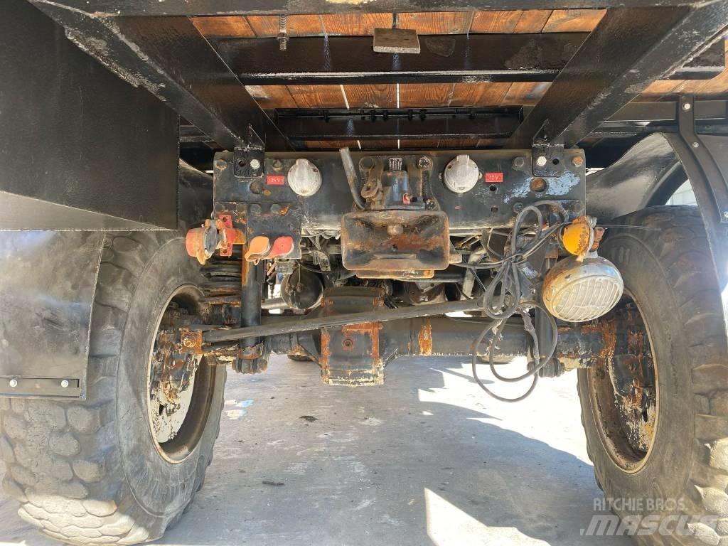 Mercedes-Benz u1000 起重车