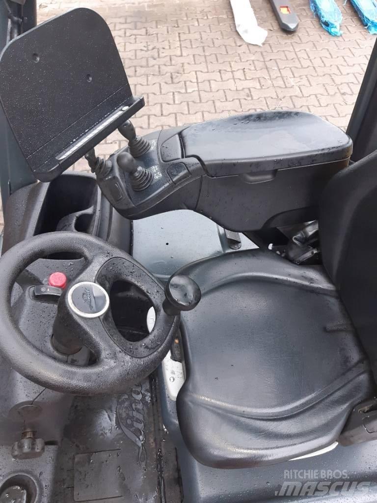 Linde E 12 电动叉车