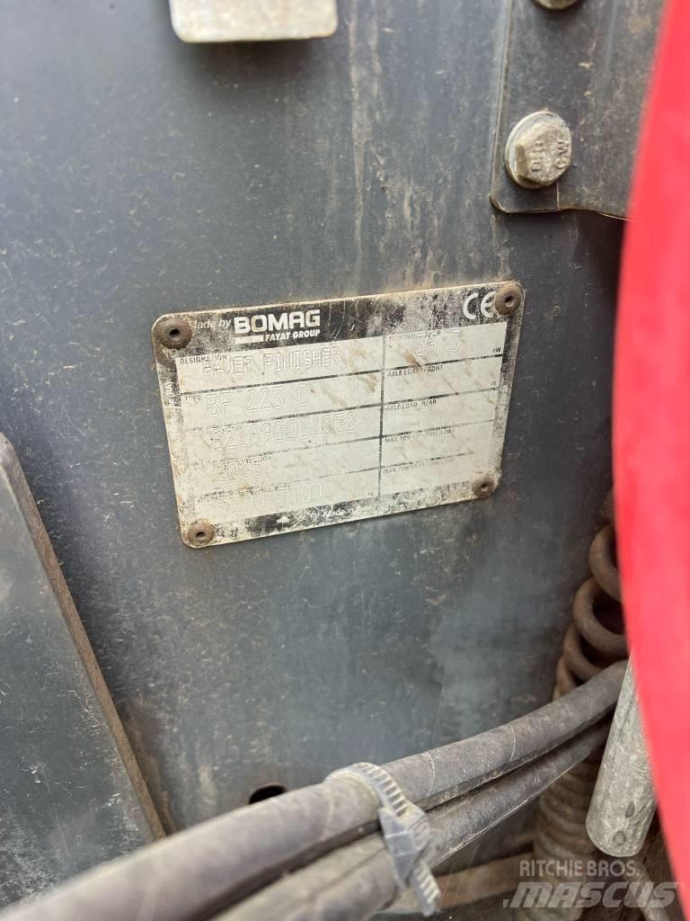 Bomag BF 223 C 沥青摊铺机