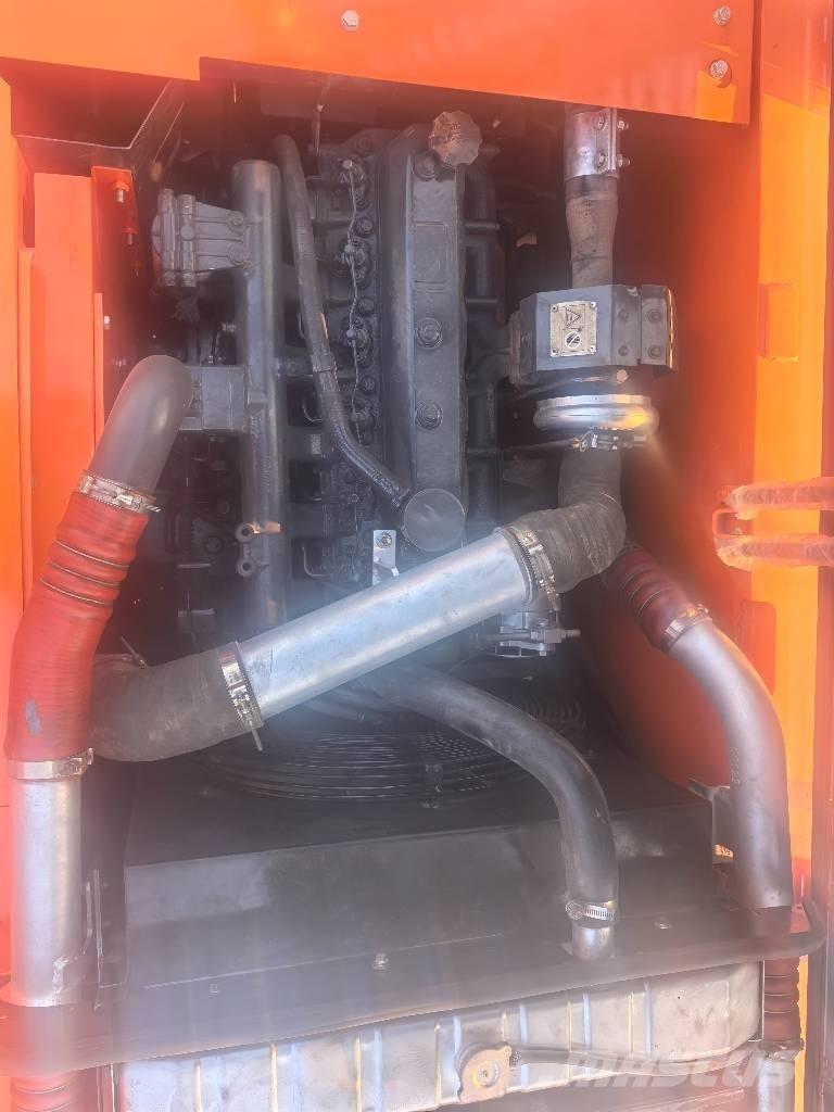 Doosan DX225 履带挖掘机