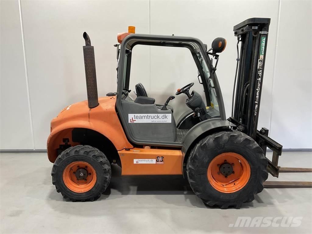 Ausa C250HX4 越野叉车|叉装车