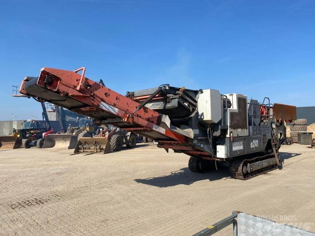 Sandvik QJ 241 移动式破碎机