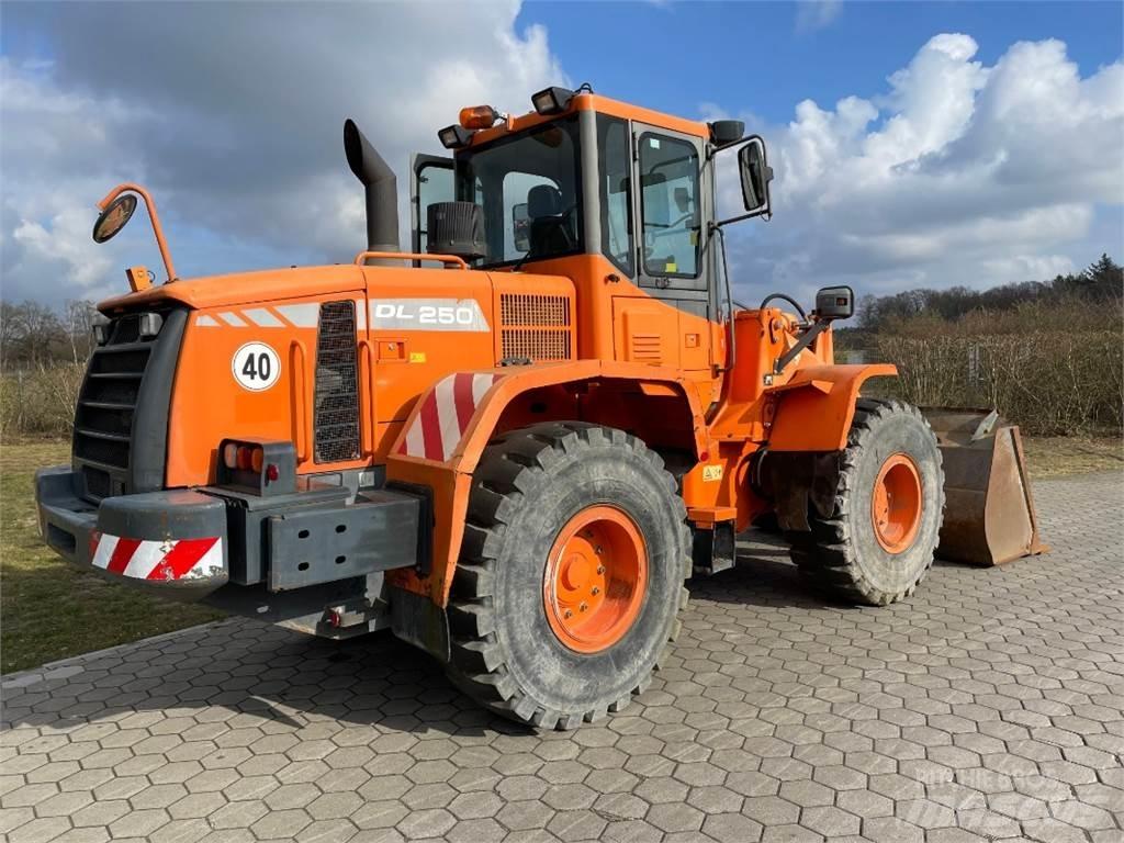 Doosan DL250 轮式装载机