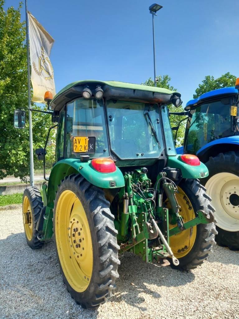 John Deere 5820 拖拉机/农用车