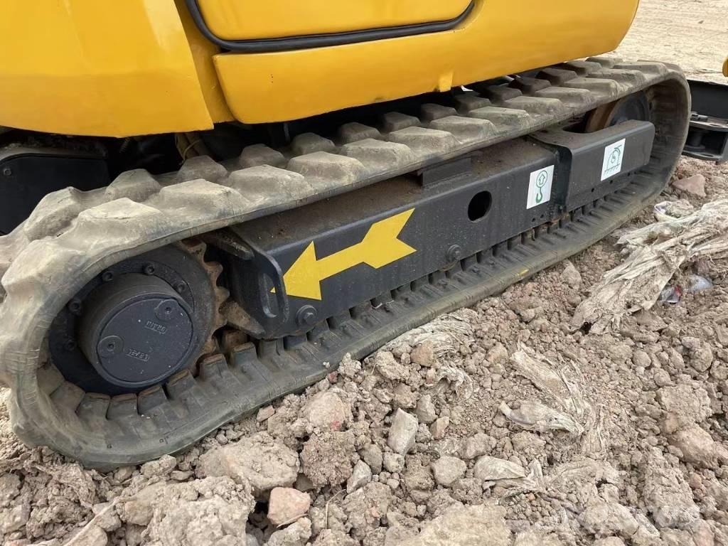 Komatsu PC18 小型挖掘机
