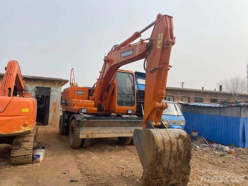 Doosan DH 150W 轮式挖掘机