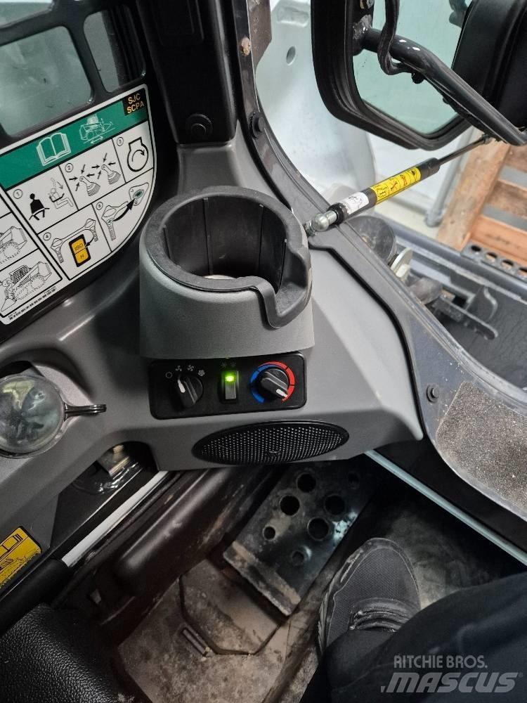 Bobcat S 590 滑移装载机
