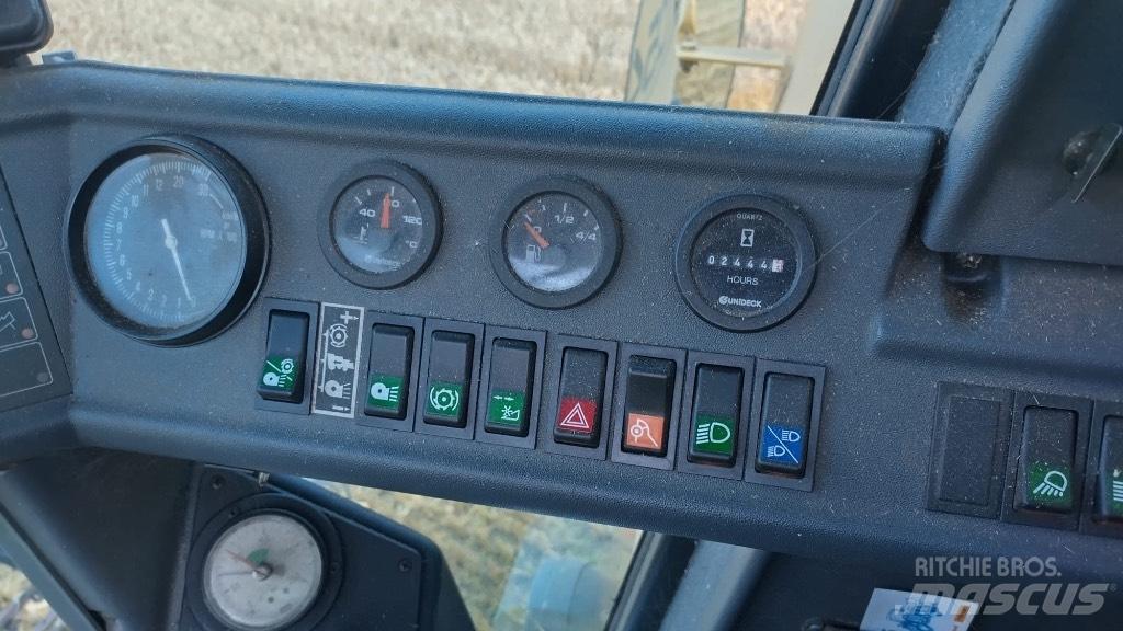 New Holland TC 54 联合收割机